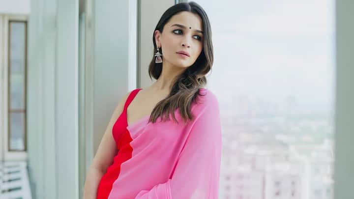 Chiffon Saree with Red Blouse: Alia carried this chiffon saree in a classic drape, styled with a fiery red strapless blouse. Kohl-rimmed eyes and oxidised jewellery enhance the soft glam appeal. (Image Source: Instagram/ aliaabhatt)