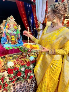 Madalsa Sharma Photo: ગણપતિ બાપ્પાની ભક્તિમાં લીન થઈ મદાલસા શર્મા, યલો સાડીમાં સુંદર લાગી અભિનેત્રી