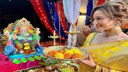 Madalsa Sharma Photo: ગણપતિ બાપ્પાની ભક્તિમાં લીન થઈ મદાલસા શર્મા, યલો સાડીમાં સુંદર લાગી અભિનેત્રી