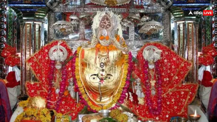 राजस्थान के रणथंभौर किले के अंदर बना गणेश जी का मंदिर सबसे पुराने मंदिरों में से एक है. इस मंदिर में गणेश जी की मूर्ति के तीन नेत्र हैं, जिस वजह से उन्हें त्रिनेत्र गणेश जी के नाम से भी जाना जाता है. बप्पा के इस मंदिर में हर शुभ काम से पहले उन्हें निमंत्रण भेजा जाता है.