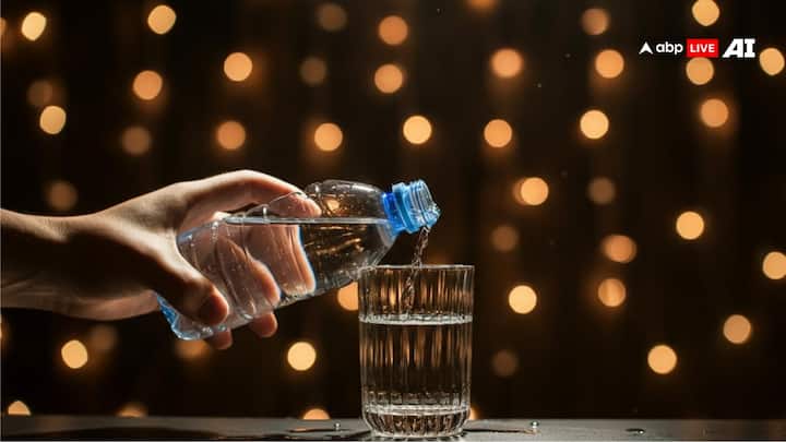 Water And Soda In 60ml Peg: 60ML पैग में कितना पानी और सोडा मिलाना चाहिए, यह जानना सेहत के लिए बेहद जरूरी है. सही अनुपात से न सिर्फ शराब का असर नियंत्रित रहता है बल्कि शरीर पर भी कम नुकसान होता है.