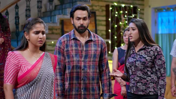 ఇదే అవకాశంగా రెచ్చిపోతుంది యామిని. ఎవరి కారణంగానో కడుపు తెచ్చుకున్నా నువ్వు కరుణించి పెళ్లి చేసుకుంటానని చెప్పినా నీ మాట వినడం లేదంటే ఇలాంటి దాంతో ఎలా ఉంటావ్.. పద నిన్ను జీవింతాంతం నిన్ను ప్రేమగా చూసుకుంటాను అని చెబుతుంది