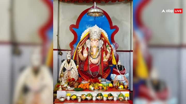 सिक्किम के गंगटोक स्थित गणेश टोक मंदिर भगवान गणेश को समर्पित छोटा और प्रसिद्ध पहाड़ी मंदिर है. इस मंदिर से गंगटोक शहर का मनोहर दृश्य दिखाई देता है. इस मंदिर भक्त नए व्यापार को शुरू करने से पहले बप्पा का आशीर्वाद प्राप्त करने के लिए आते हैं.