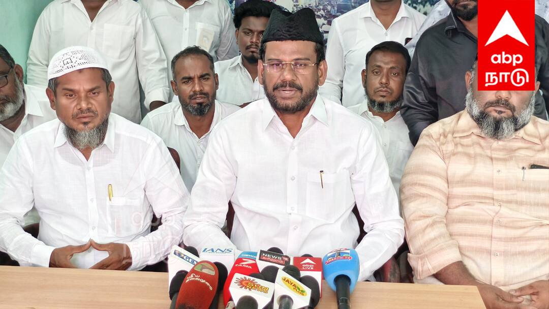 Tamil Nadu people will not accept Vijay AC room politics says Abdul Samad tnn விஜயின் ஏசி அறை அரசியல்: அப்துல் சமத் கடும் விமர்சனம்! பாஜகவின் கைபாவையாக தேர்தல் ஆணையம்?