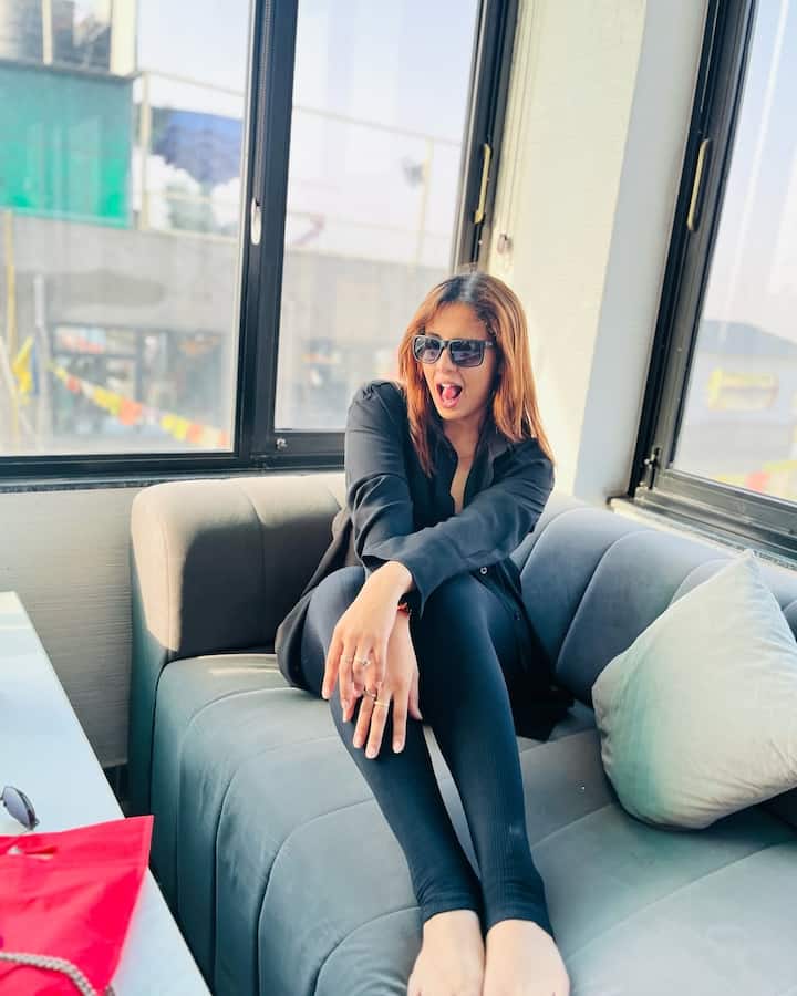 रीति तिवारी मनोज तिवारी की पहली बीवी रानी की बेटी हैं. महज 23 साल की उम्र में उन्होंने काफी कुछ हासिल कर लिया है.