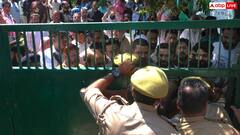 सोनीपत में टूटी सड़कों से परेशान लाेंगाें का अनोखा प्रदर्शन, पत्थरों से भरा तस्ला लेकर पहुंचे PWD दफ्तर