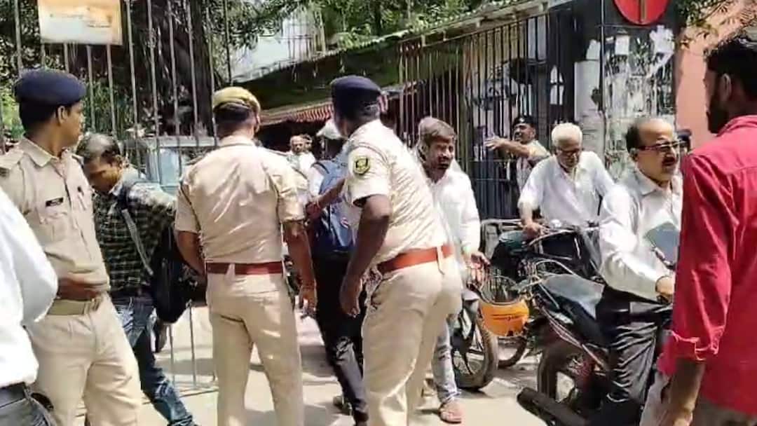 Delhi Courts Schools Receive Bomb Threat All Evacuated Delhi Courts, Schools Receive Bomb Threat; All Evacuated