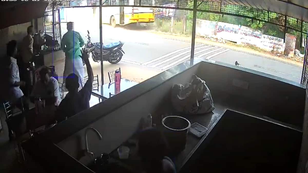 சீர்காழி அருகே கோர விபத்து: சுவரை உடைத்து கொண்டு வீட்டுக்குள் புகுந்த பேருந்து - தூய்மைப் பணியாளர் உட்பட இருவர் உயிரிழந்த சோகம்