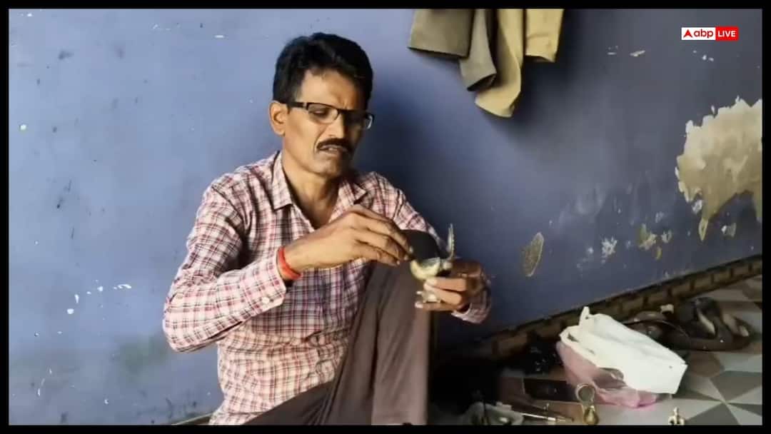 Mahooba metal artist Manmohan soni to showcase brass art at Riyadh index exhibition ann भारत की कला का रुतबा! महोबा के मनमोहन सोनी रियाद में दिखाएंगे पीतल की अद्भुत कारीगरी