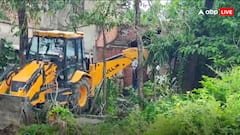 कुशीनगर में प्रशासन की बड़ी कार्रवाई, ग्रामसभा की जमीन पर बने 44 घरों पर चला बुलडोजर