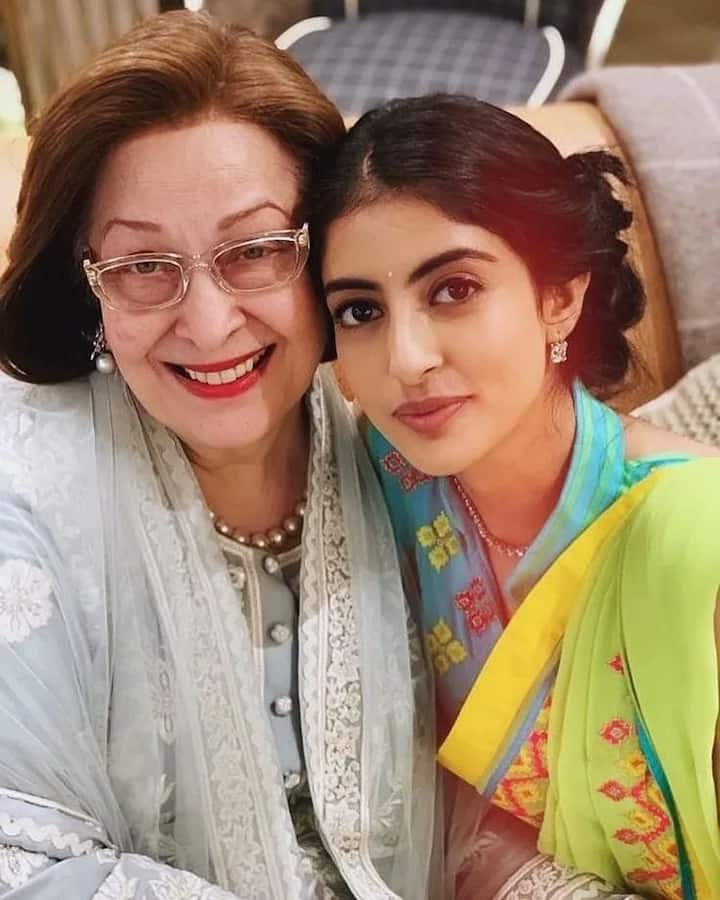 अगस्त्य बॉलीवुड में कदम रख चुके हैं. उनकी डेब्यू फिल्म भी रिलीज हो चुकी हैं. वहीं नव्या ने बॉलीवुड में कदम ना रखकर बल्कि बिजनेस में भी हाथ बंटाया है.