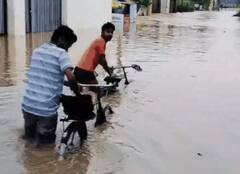 ਚੰਡੀਗੜ੍ਹ ਸੁਖਨਾ ਝੀਲ ਤੋਂ ਛੱਡਿਆ ਪਾਣੀ, ਦੋਵੇਂ ਫਲੱਡ ਗੇਟ ਖੋਲ੍ਹੇ, ਕਈ ਵਾਹਨ ਡੁੱਬੇ, ਘਰਾਂ ਵਿੱਚ ਵੀ ਵੜਿਆ ਪਾਣੀ , ਲੋਕਾਂ ‘ਚ ਡਰ ਦਾ ਮਾਹੌਲ