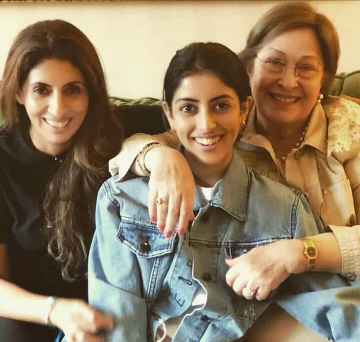 ऋतु नंदा के बेटे निखिल नंदा की शादी अमिताभ बच्चन की बेटी श्वेता से 1997 में हुई थी. निखिल और श्वेता के दो बच्चे नव्या और अगस्त्य हैं.