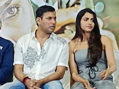 கும்மி அடி பெண்ணே கும்மி அடி...! விஷால் சாய் தன்ஷிகா நிச்சயதார்த்த புகைப்படங்கள்