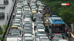 अगस्त में बारिश का 15 सालों का रिकॉर्ड टूटा, सड़क पर जूझते दिखे लोग, देखें तस्वीरें