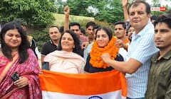 मां ने कहा था '98% नंबर लाएगी तभी शूटिंग की दूंगी इजाजत', रोहतक की आशिमा ने अब किया ये कमाल