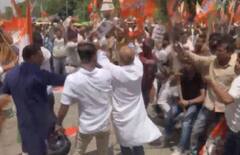 Congress-BJP Clash: ਬੀਜੇਪੀ ਤੇ ਕਾਂਗਰਸੀ ਲੀਡਰ ਡਾਂਗੋ-ਡਾਂਗੀ, ਸੜਕ 'ਤੇ ਇੱਕ-ਦੂਜੇ ਦਾ ਕੁਟਾਪਾ