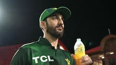 Watch: कप्तान सलमान आगा के सामने पाकिस्तान की घनघोर बेइज्जती, चौंके लेकिन बोल नहीं सके कुछ