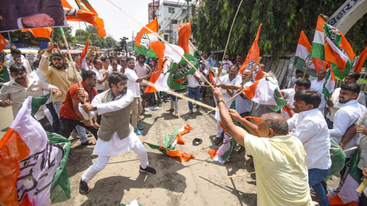 <div>BJP, Congress Workers Clash In Patna Amid Row Over 'Abuses' Against PM Modi, His Mother: WATCH</div>