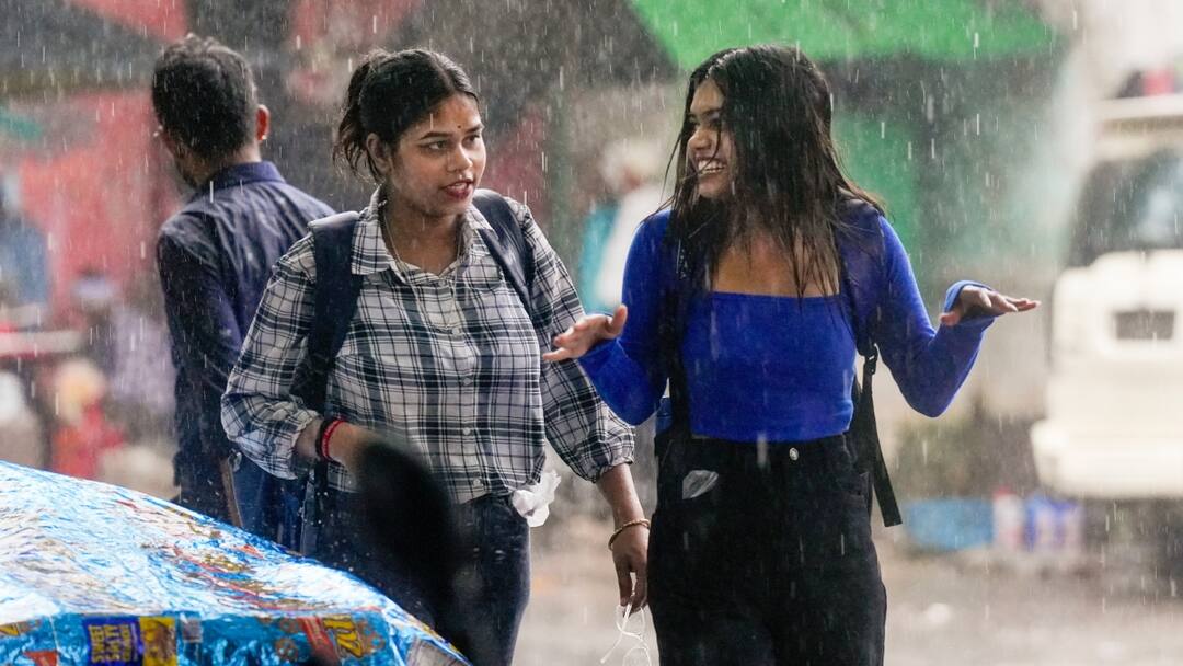 UP Weather Update Today 29 August Humidity IMD Forecast rain in lucknow noida meerut Ka Mausam UP Weather: यूपी में आज भी जारी रहेगा उमस का सितम, कहां-कहां बारिश का अनुमान? इस दिन से बदलेगा मौसम