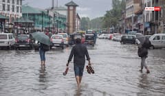 जम्मू-कश्मीर में भारी बारिश से अभी तक नहीं संभले हालात, अब मौसम विभाग ने दिया ये अपडेट