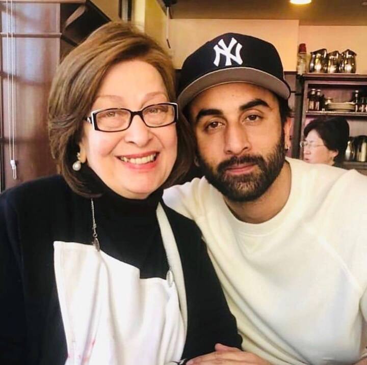 ऋतु नंदा अपने दौर में बेहद खूबसूरत थीं. उनकी तस्वीरें देखकर यकीन करना मुश्किल था कि वो एक्ट्रेस नहीं थीं. उनका अंदाज़ ऐसा था कि वो किसी हीरोइन से कम नहीं लगती थीं.