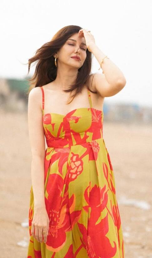 બીચ પર સૌમ્યા ટંડનનો હૉટ એન્ડ બૉલ્ડ લૂક, તસવીરો