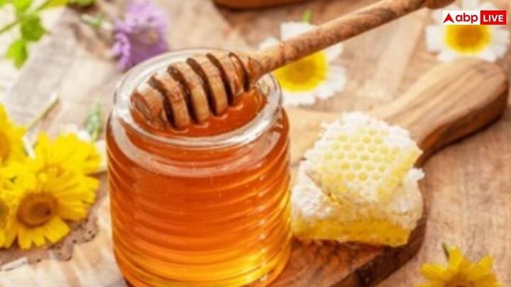 नकली शहद सेहत के लिए हानिकारक है और किडनी और दिल की बीमारियों का खतरा बढ़ाता है. हालांकि घर पर आसान तरीकों से शुद्ध शहद की पहचान कर सकते हैं.