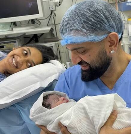 ਨਵਰਾਜ ਹੰਸ ਅਤੇ ਅਜੀਤ ਮਹਿੰਦੀ ਬਣੇ ਮੰਮੀ-ਪਾਪਾ, ਮਹਿੰਦੀ ਤੇ ਹੰਸ ਪਰਿਵਾਰ 'ਚ ਖੁਸ਼ੀ ਦਾ ਜਸ਼ਨ