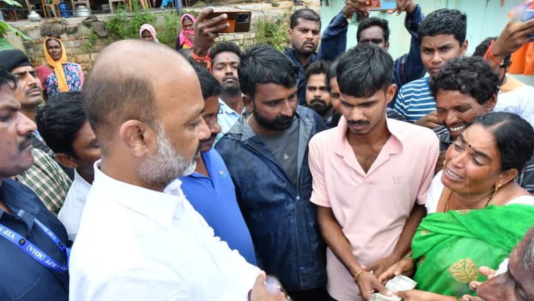 Union Minister Bandi Sanjay Coordinates Relief Ops In Flood-Hit Telangana, Army Helicopters Deployed Union Minister Bandi Sanjay Coordinates Relief Ops In Flood-Hit Telangana Army Helicopters Deployed Union Minister Bandi Sanjay Coordinates Relief Ops In Flood-Hit Telangana, Army Helicopters Deployed