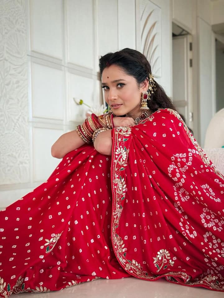 In the demand, Ankita Lokhande is looking beautiful with a bangle in the demand, a bangle in her hands and red dot on the forehead. Seeing his look, fans are comparing him to Paro i.e. Aishwarya Rai of the film 'Devdas' in the comments.