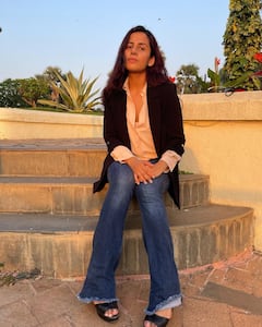 बेहद ग्लैमरस हैं मनोज तिवारी की 'बेटी', जाह्नवी कपूर और अनन्या पांडे भी हैं फेल