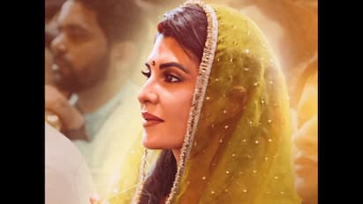 Jacqueline Fernandez Celebrates Ganesh Chaturthi With Lalbaugcha Raja Darshan; Watch