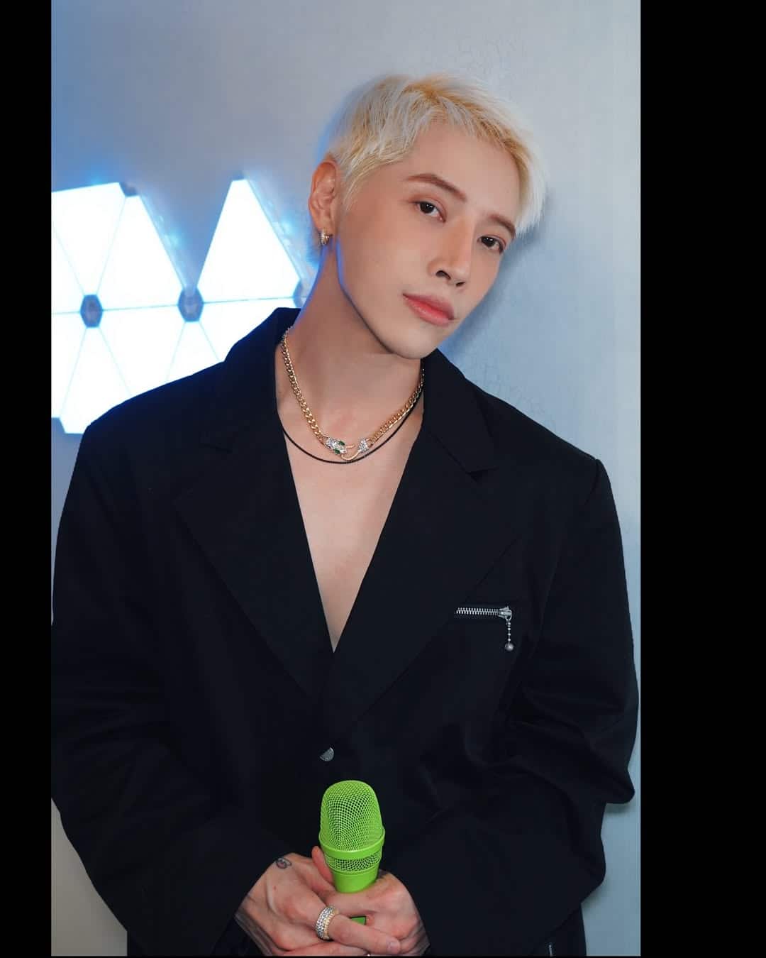 Aura-Bigg Boss 17 was entered by K-Pop singer Aura. Aura was in the discussion since his unique style and fun expressions since appearing on the show. His style and way of speaking, the audience felt quite different. Not only this, many of his reactions and dialogues went viral on social media during the show, from which many memes were made.