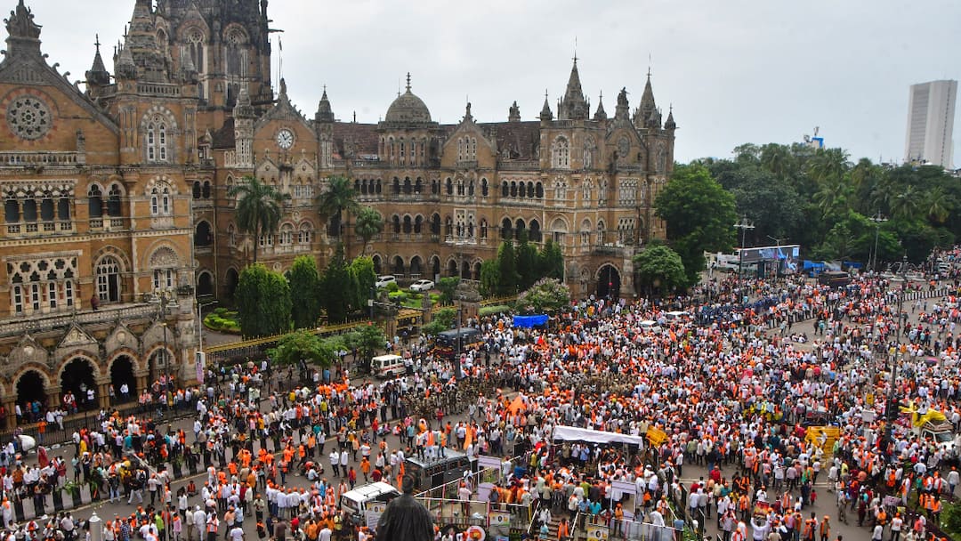 Maratha Quota Stir Chokes South Mumbai: Traffic, Train Services Hit Due To Protest Maratha Quota Stir Chokes South Mumbai: Traffic, Train Services Hit Due To Protest