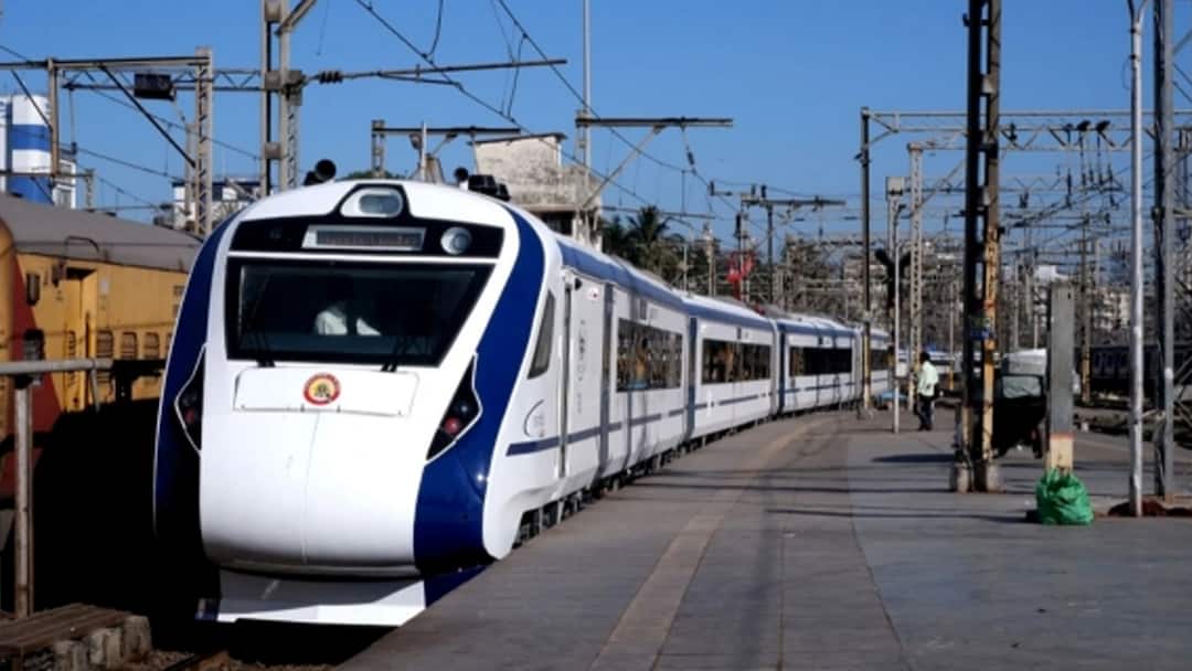 வந்தே பாரத் எக்ஸ்பிரஸ்: பயணிகளுக்கு குட் நியூஸ்! பெட்டிகள் அதிகரிப்பு, டிக்கெட் முன்பதிவில் புதிய மாற்றம்!