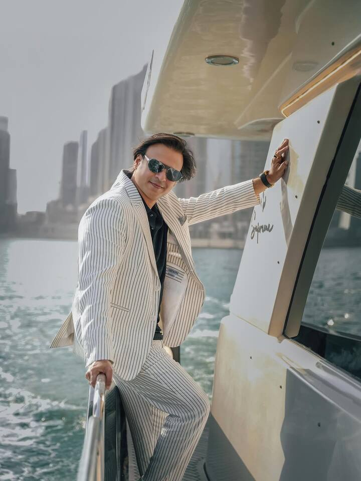 विवेक के एक कजिन भी हैं जिनके बारे में बहुत ही कम लोगों को पता है. विवेक और उनके कजिन के बीच रिश्ते बिगड़े हुए हैं. जिसके बारे में कजिन ने खुद बताया है.