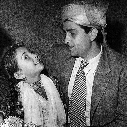 शुरुआत में जब ऋतु नंदा ने एलआईसी एजेंट एस्कोलाइफ के नाम से अपना इंश्योरेंस बिजनेस शुरू किया, तो लोग उनका मजाक उड़ाते थे. लेकिन उन्होंने किसी की परवाह नहीं की. इस अनुभव के बारे में उन्होंने अपनी किताब में भी जिक्र किया है.