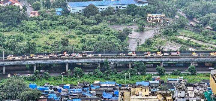 मनोज जरांगेंसह हजारो कार्यकर्ते मुंबईत दाखल झाले आहेत. आता डोक्यावर गुलाल पडल्याशिवाय इथून हलायचं नाही असा निर्धार त्यांनी व्यक्त केला.