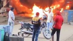 एनई रेलवे यांत्रिक कारखाने में खड़ी पावर कार में लगी आग, धू-धू कर जली पूरी बोगी