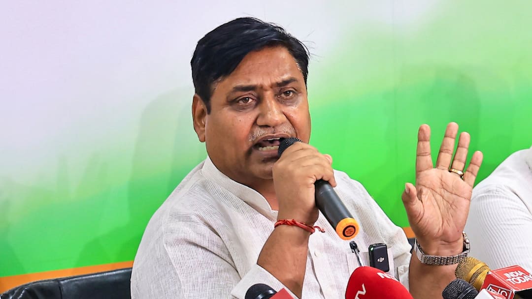 राजस्थान कांग्रेस में जल्द दिख सकते हैं बड़े बदलाव, गोविंद सिंह डोटासरा को लेकर आया ये अपडेट! Rajasthan Congress appoint 50 district presidents Govind Singh Dotsara Jaipur ann राजस्थान कांग्रेस में जल्द दिख सकते हैं बड़े बदलाव, गोविंद सिंह डोटासरा को लेकर आया ये अपडेट!