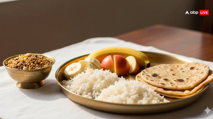 पितृ पक्ष के दौरान चने की दाल, सत्तू, मसूर और उड़द की दाल का सेवन नहीं करना चाहिए. दरअसल श्राद्ध कर्म के दौरान इन वस्तुओं का सेवन करने से पितृदोष लगता है. इसके साथ ही पवित्रता भी भंग होती है.