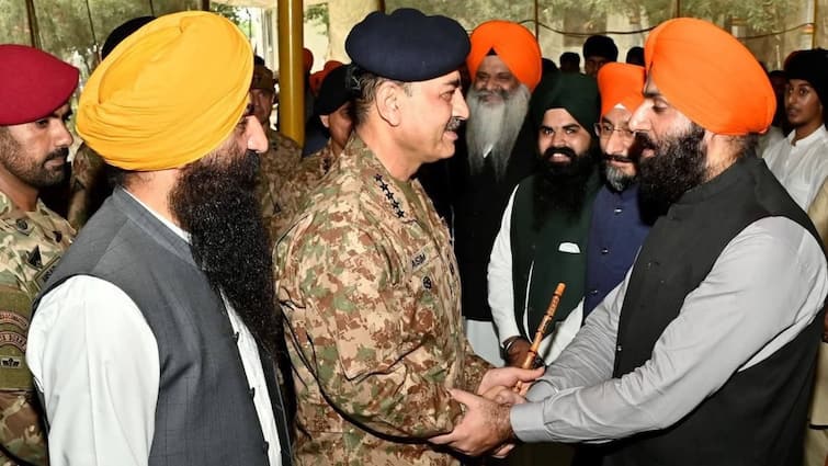 Pakistan Army Chief Visits Flood-Hit Punjab, Promises Sikh Site Restoration