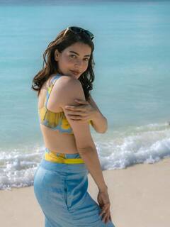 'रामायण' की 'मंदोदरी' की 10 तस्वीरें, मालदीव में मोनोकिनी पहन दिए ऐसे पोज