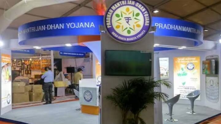 Recently, there has been a big update about Jan Dhan account holders. All account holders will have to get their account again KYC. Only then will he be able to use his account without any interruption. Please tell that it is mandatory in all the accounts older than 10 years.