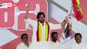 Janasena Meeting : సేనాని కోసం ఇతర రాష్ట్రాల నుంచి సేన - కర్ణాటక రాష్ట్ర జెండాతో పవన్ కల్యాణ్ - జాతీయపార్టీ వ్యూహమేనా!?