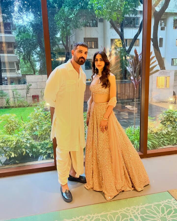 जॉन अब्राहम और प्रिया रुंचाल की शादी 3 जनवरी 2014 को हुई थी, दोनों की शादी को 11 साल हो गयें हैं.