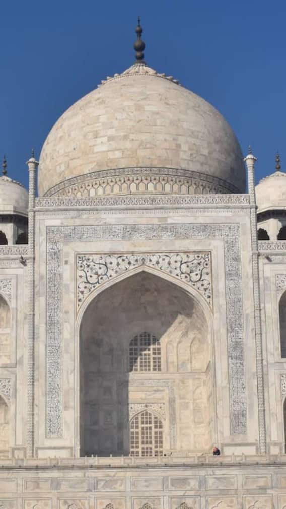 मुगलों ने भारत-पाकिस्तान के अलावा कहां किले बनवाए?