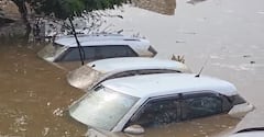 Gujarat Rain: હિંમતનગરમાં ભારે વરસાદથી જળપ્રલય, પાર્ક કરેલી ગાડીઓ પાણીમાં ગરકાવ