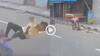 Video: बस वाले की लापरवाही, बिना देखे लिया यू-टर्न, बाइक में मारी जोरदार टक्कर, वीडियो वायरल